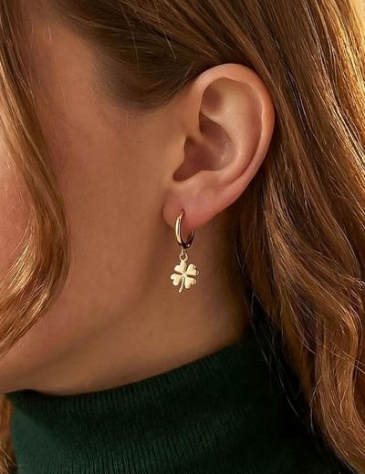 Yonca Sallantılı Altın Halka Küpe resmi