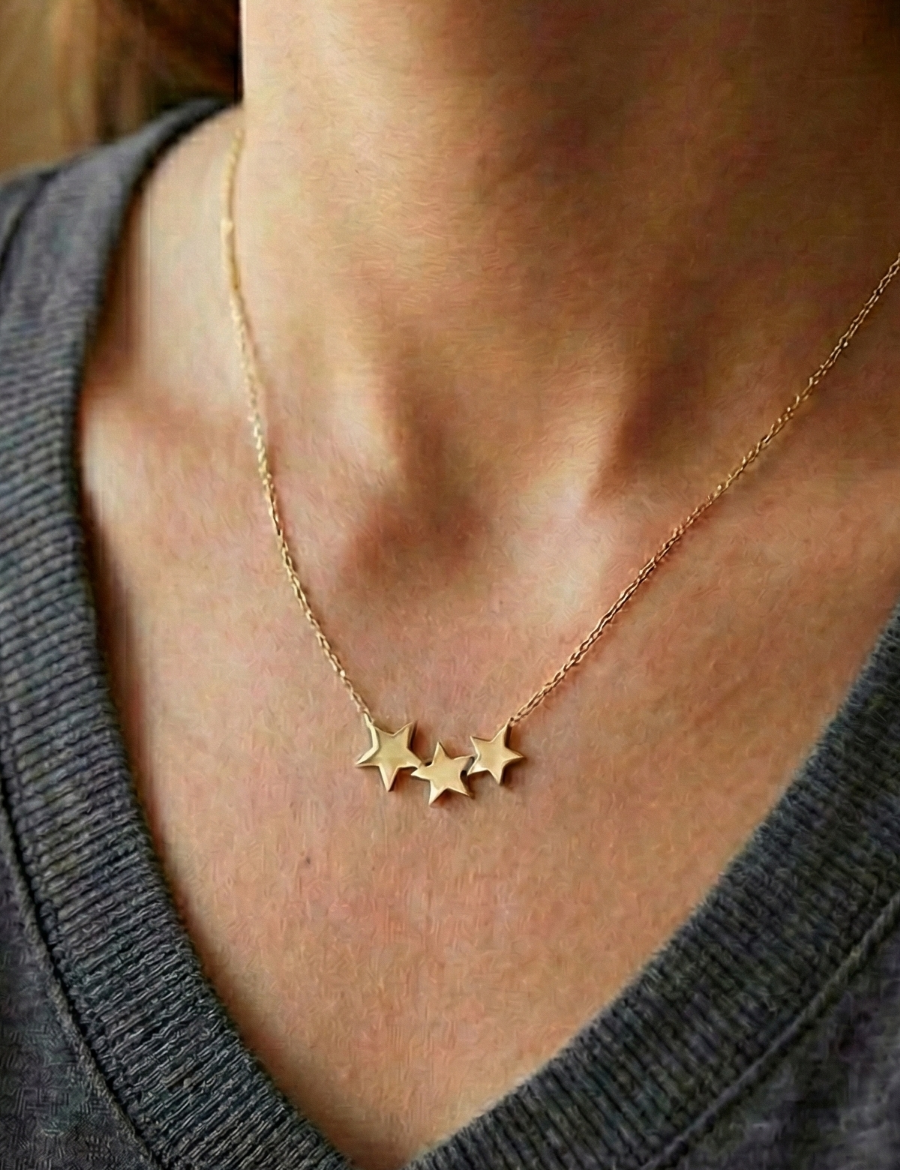 14 Ayar Altın Üç Yıldız Kolye resmi