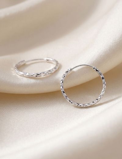 Yıldız Kalemli Beyaz Altın Halka Küpe (Çapı: 2.2cm) resmi