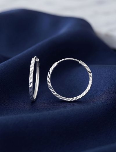 Beyaz Yelpaze Kalemli Altın Halka Küpe (Çapı: 1.8cm) resmi