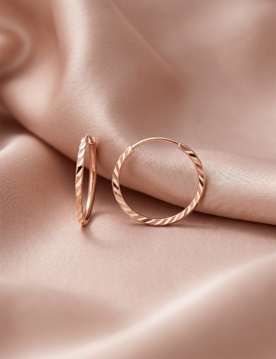 Pembe Altın Yelpaze Kalem İşli Halka Küpe (Çapı: 1.5cm - Rose Gold) resmi