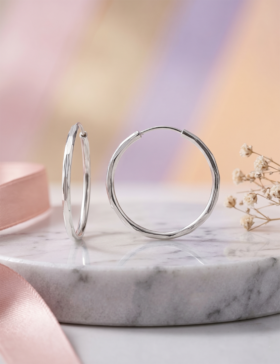 Beyaz Altın Kalem İşli Halka Küpe (Çapı: 2.2 cm) resmi
