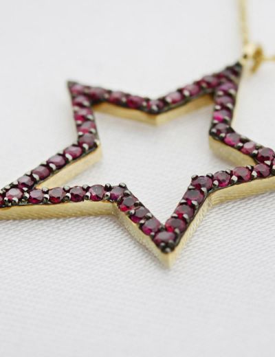 Yakut Keskin Yıldız Kolye resmi