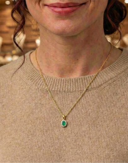 Klasik Pırlanta Anturaj Oval Zümrüt Kolye resmi