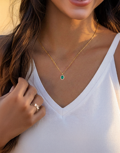 Klasik Anturaj Oval Zümrüt Kolye resmi