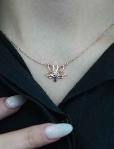 Safir Lotus Çiçeği Kolye resmi
