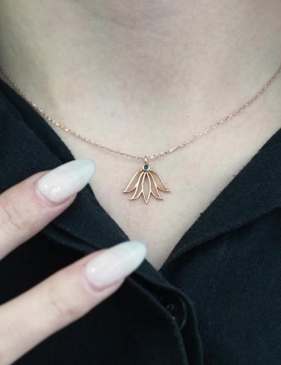 Safir Lotus Çiçeği Kolye resmi