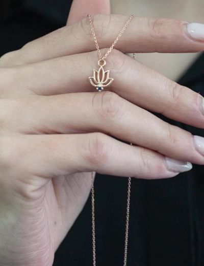Safir Lotus Çiçeği Kolye resmi