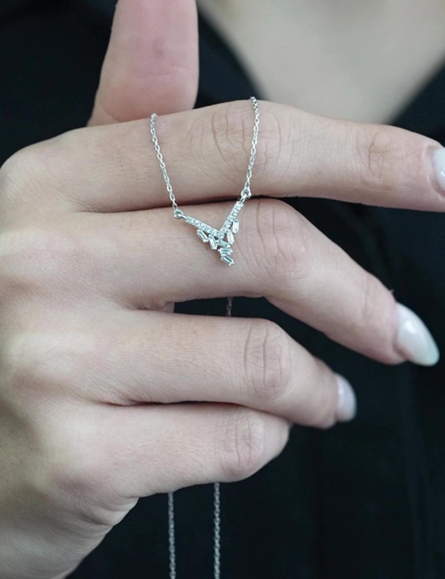 Asimetrik Baget Pırlanta Kolye resmi