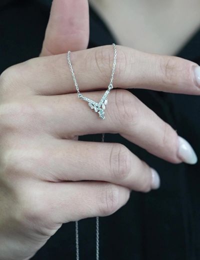 Asimetrik Baget Pırlanta Kolye resmi