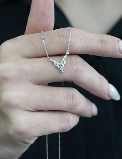 Asimetrik Baget Pırlanta Kolye resmi