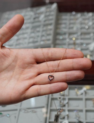 Safir Taşlı Sevgi Kalp Rose Gold Kolye resmi