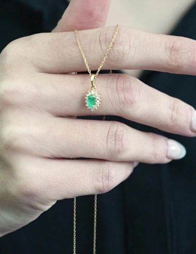 Klasik Pırlanta Anturaj Oval Zümrüt Kolye resmi