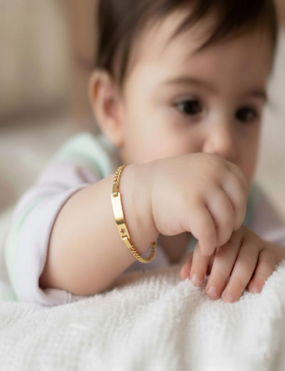 Yıldız Figürlü Altın Çocuk Künye Bileklik resmi