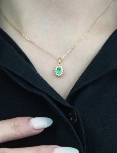 Klasik Pırlanta Anturaj Oval Zümrüt Kolye resmi