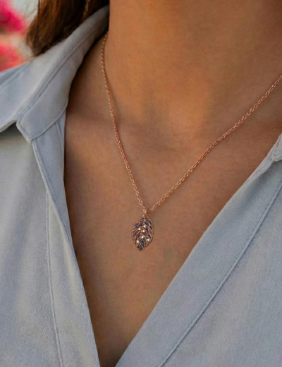 Defne Yaprağı Pırlanta Safir Kolye resmi