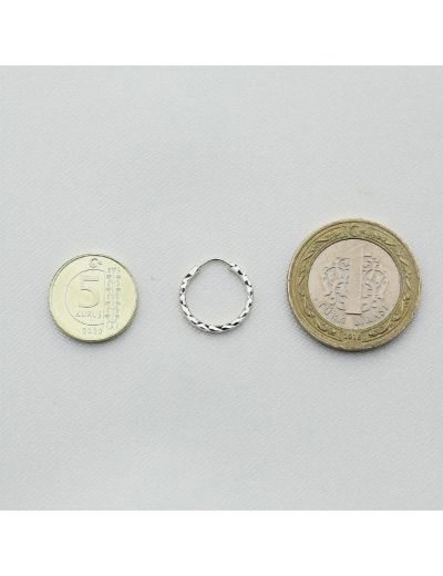 Yıldız Kalemli Beyaz Altın Halka Küpe (Çapı: 1.40cm)